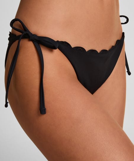 Scallop Floral Cheeky, Black