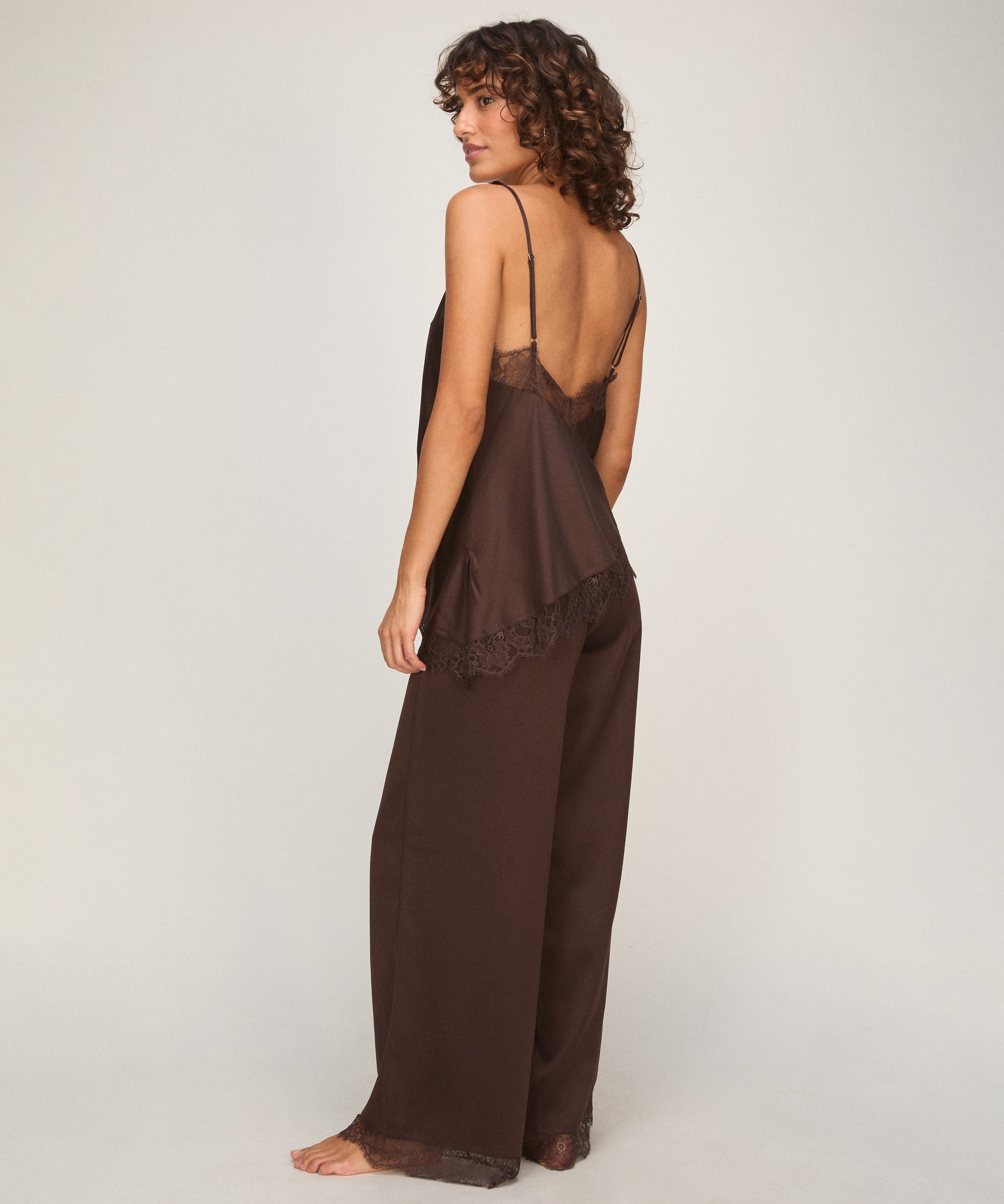Cami Cecilia, Brown, main