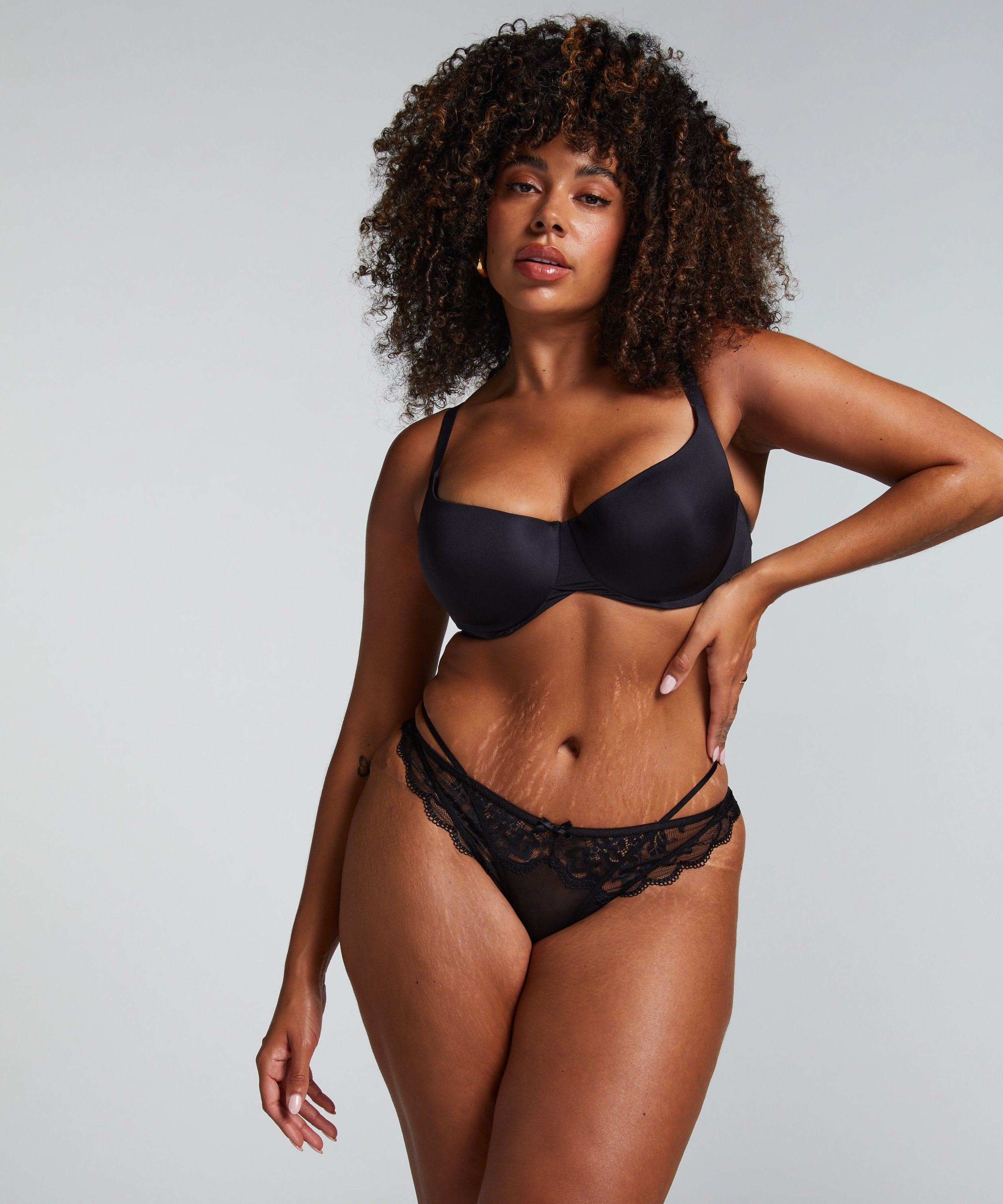 Lorna Thong, Black, main