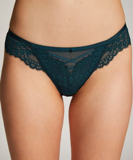 Daisy Thong, Blue