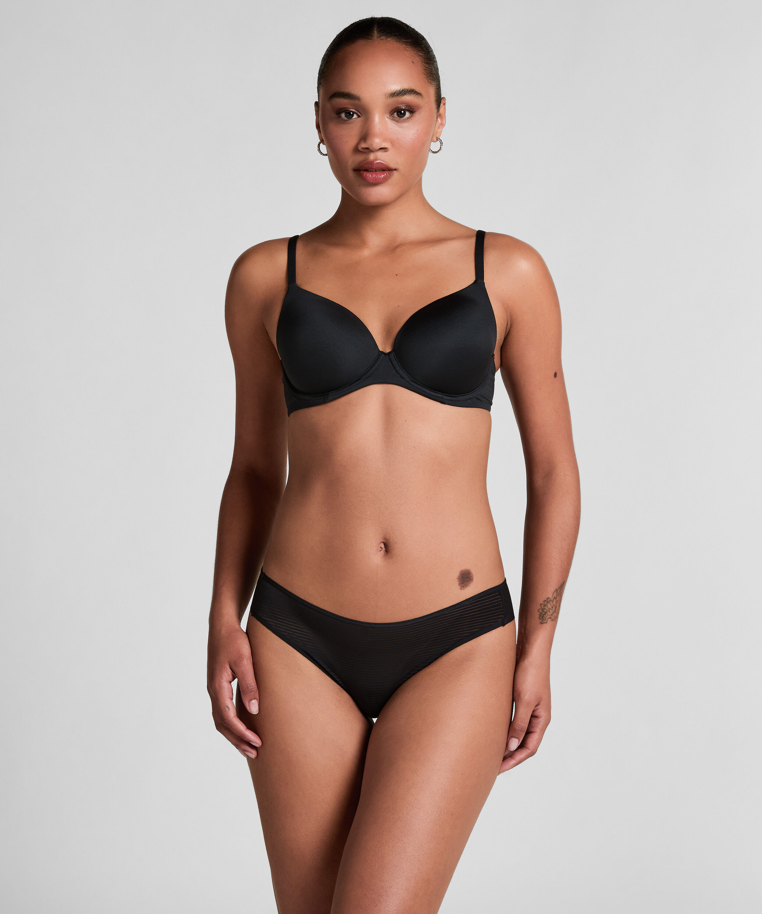 Brazilian Invisible, Black