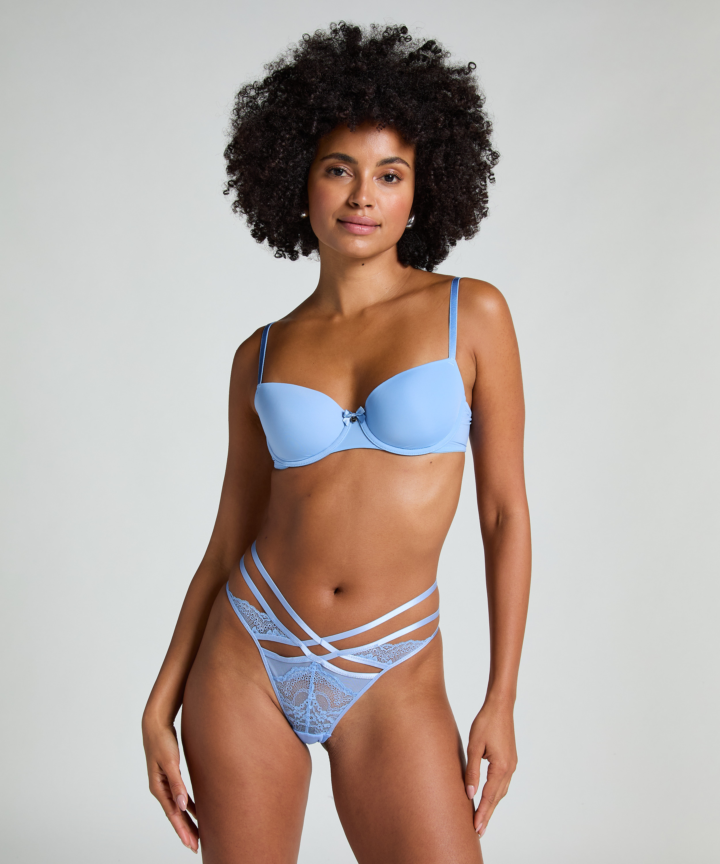 Janine Thong, Blue, main