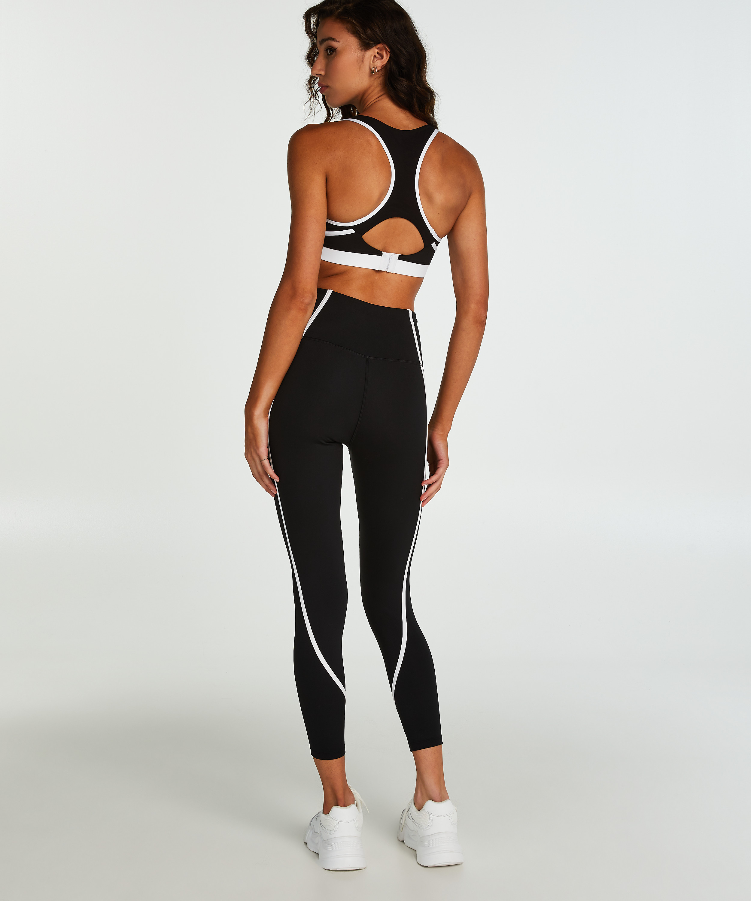 HKMX The Spirit Level 2 Sports Bra, Black, main