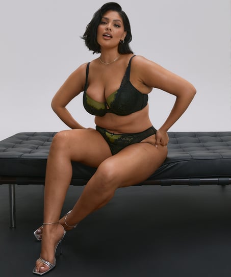 Mirabella Brazilian, Black