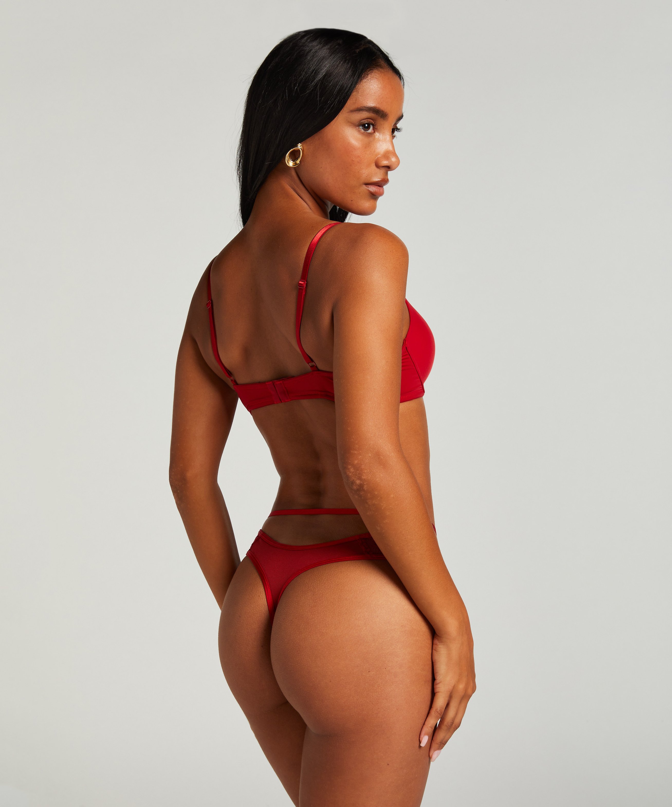 Wera Thong, Red, main