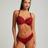 Lola Brazilian, Red