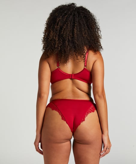 Charlotta Brazilian, Red