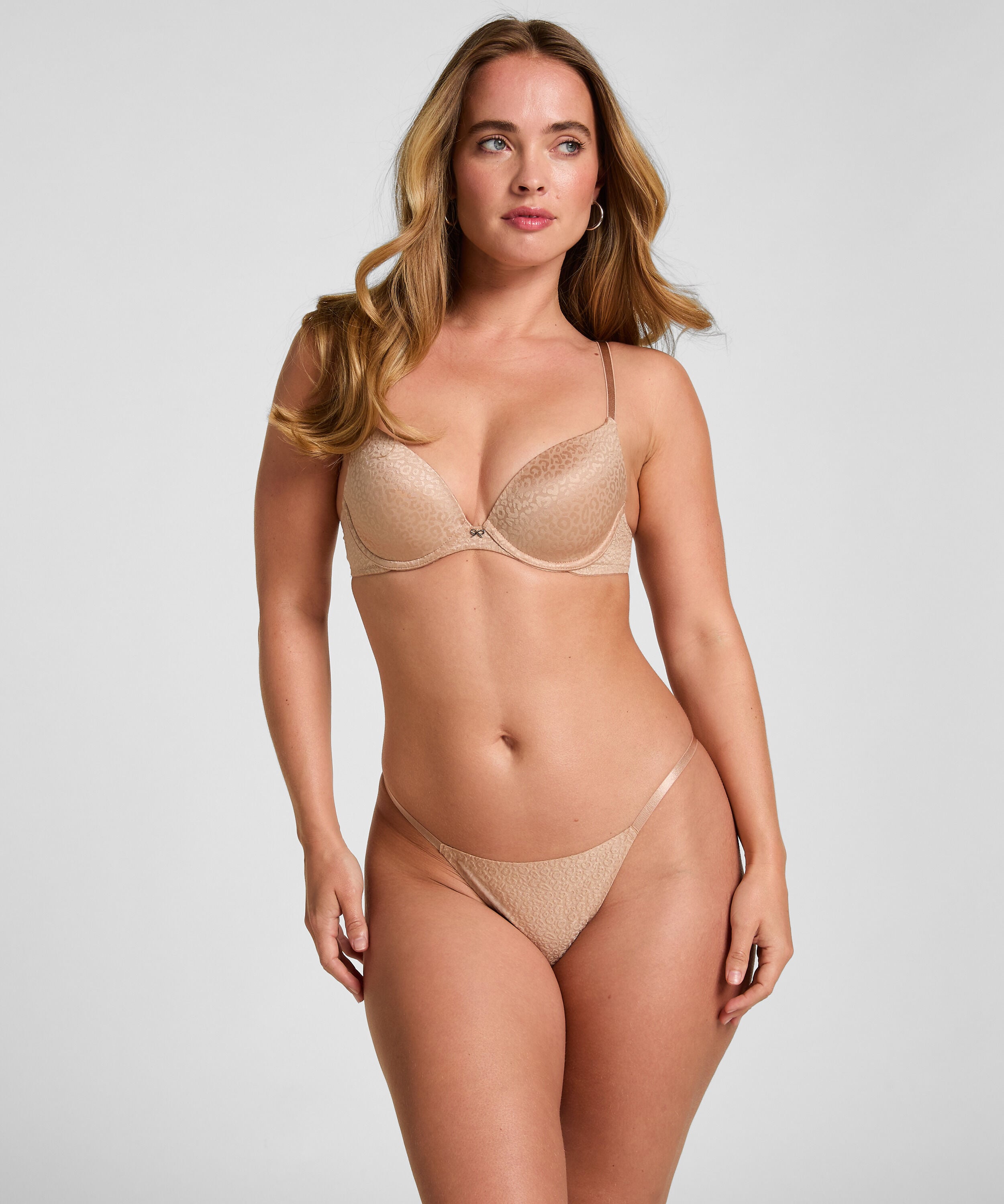 Thong Jackie, Brown