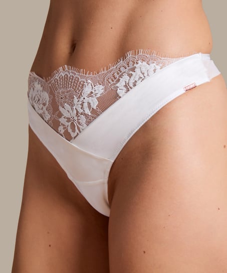 Tiah Thong, White