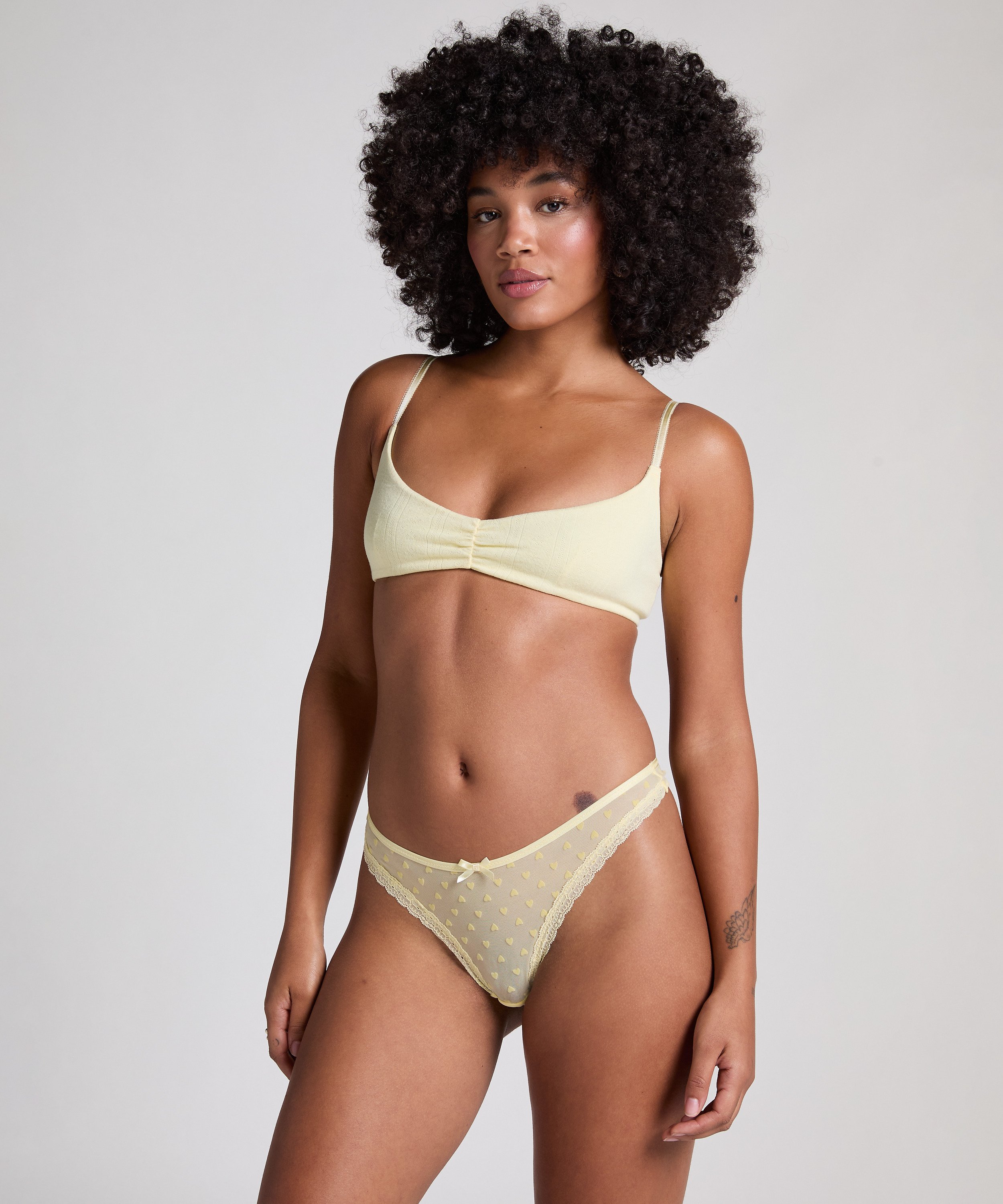 Phoebe Thong, Yellow, main