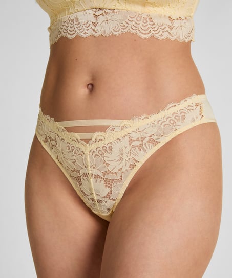 Andrea Brazilian, Yellow