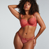 Irina Thong, Red