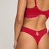 Andrea Thong, Red