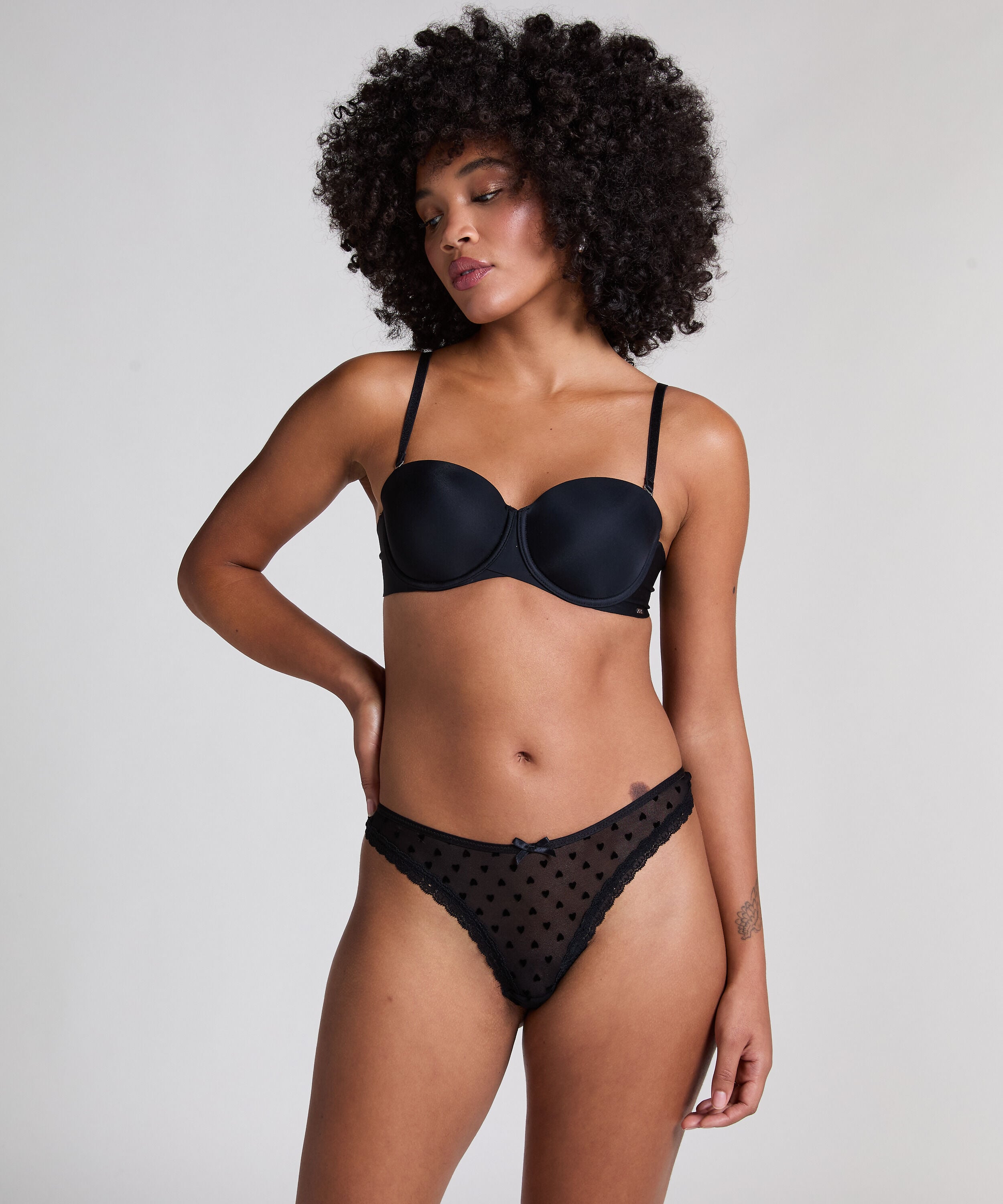 Phoebe Thong, Black