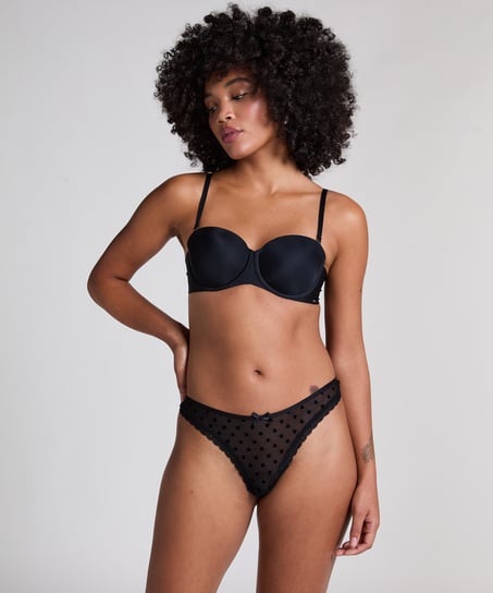 Phoebe Thong, Black