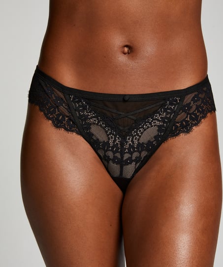 Daisy Thong, Black