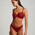 Lola Thong, Red