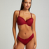Lola Brazilian, Red