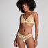 Isabelle Cheekini, Yellow