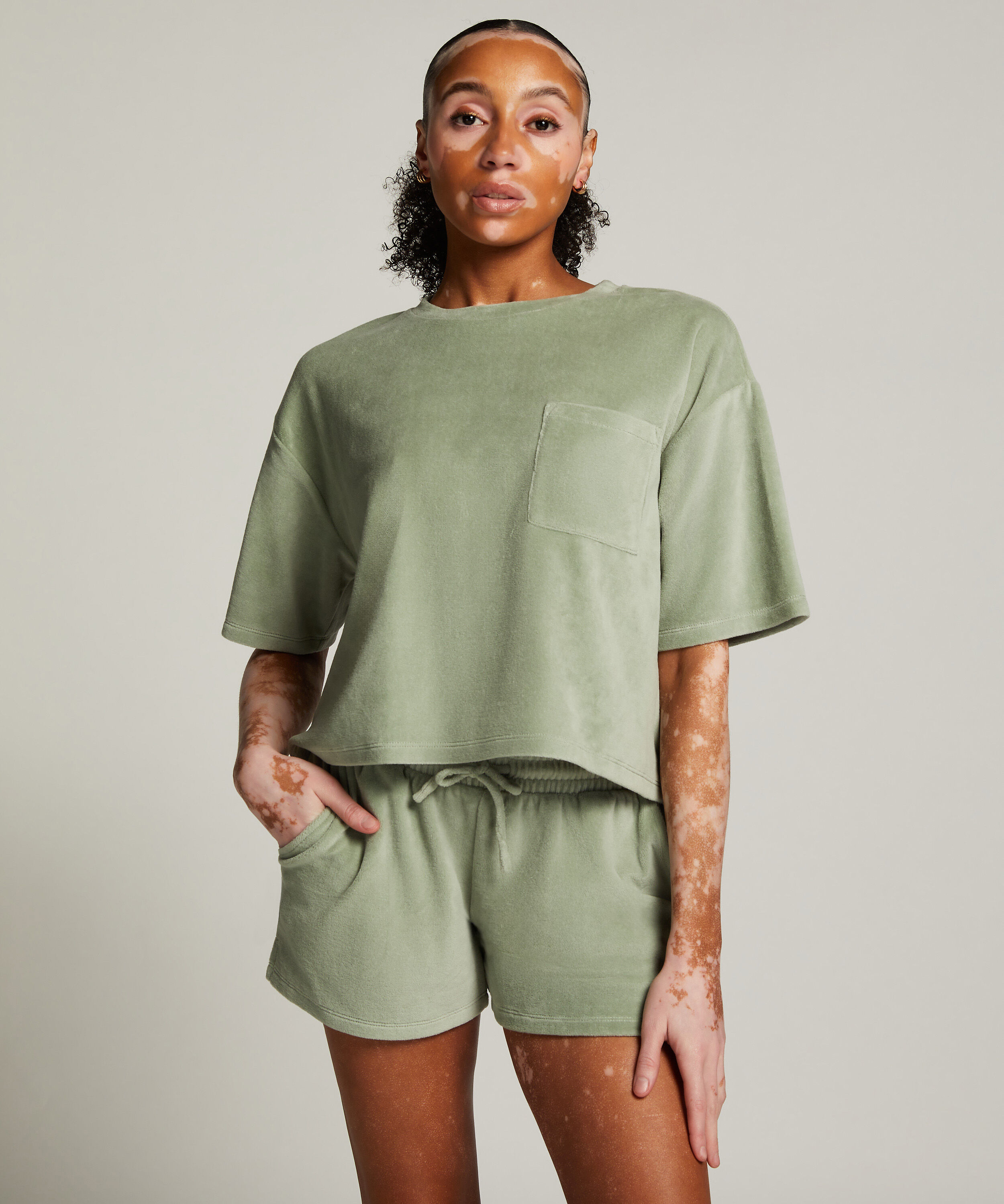 Velvet Pocket shorts, Green