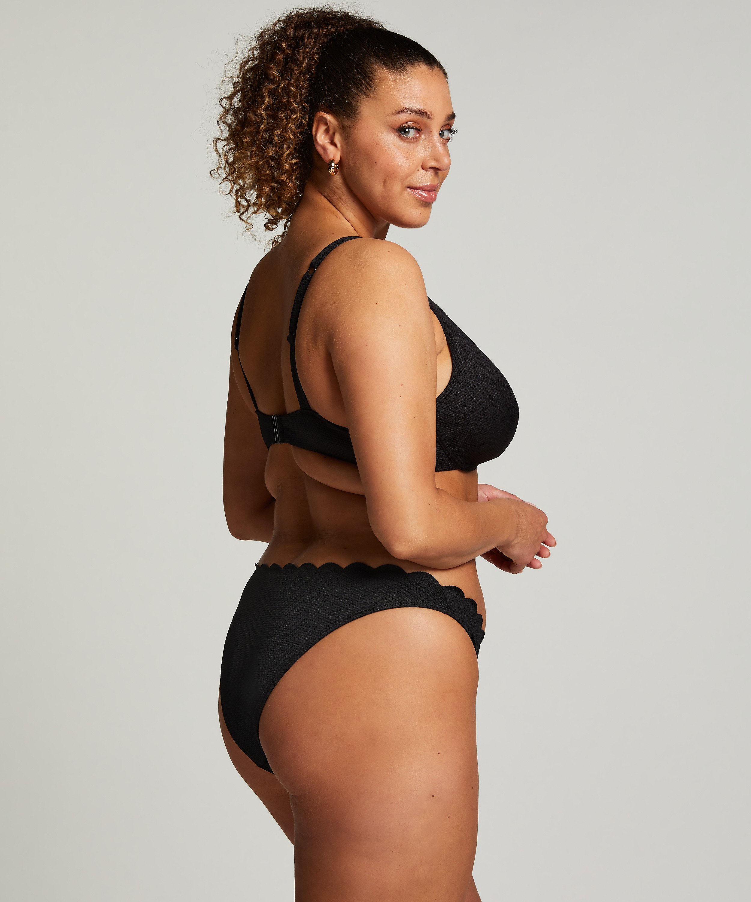 Scallop non-padded underwired bikini top, Black, main