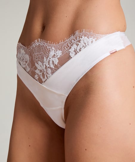 Tiah Thong, White