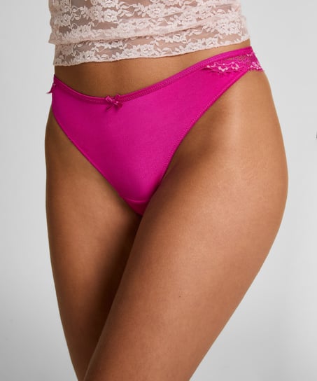 Caro Thong, Pink