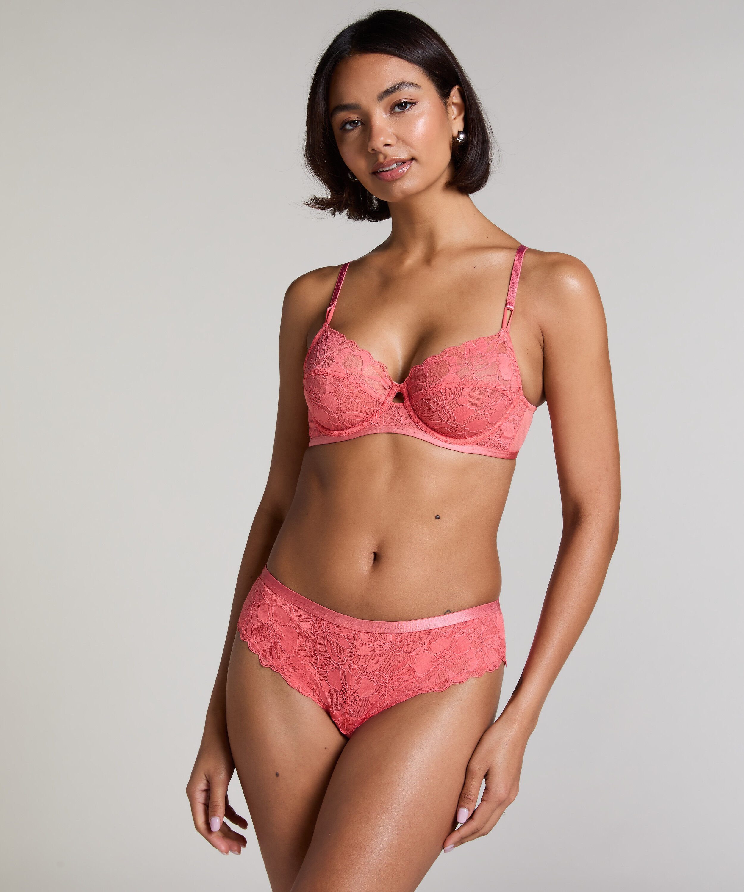 Sophia Brazilian, Pink
