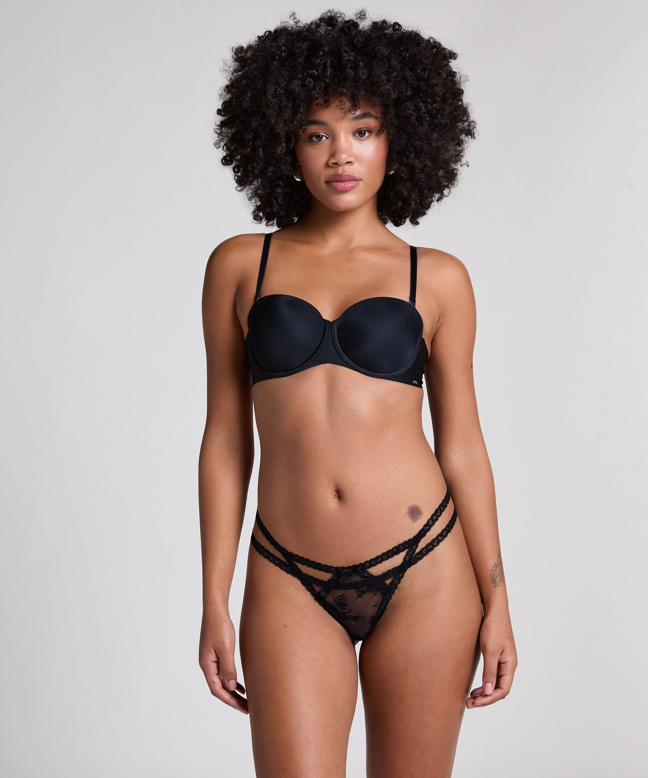 Irina Thong, Black