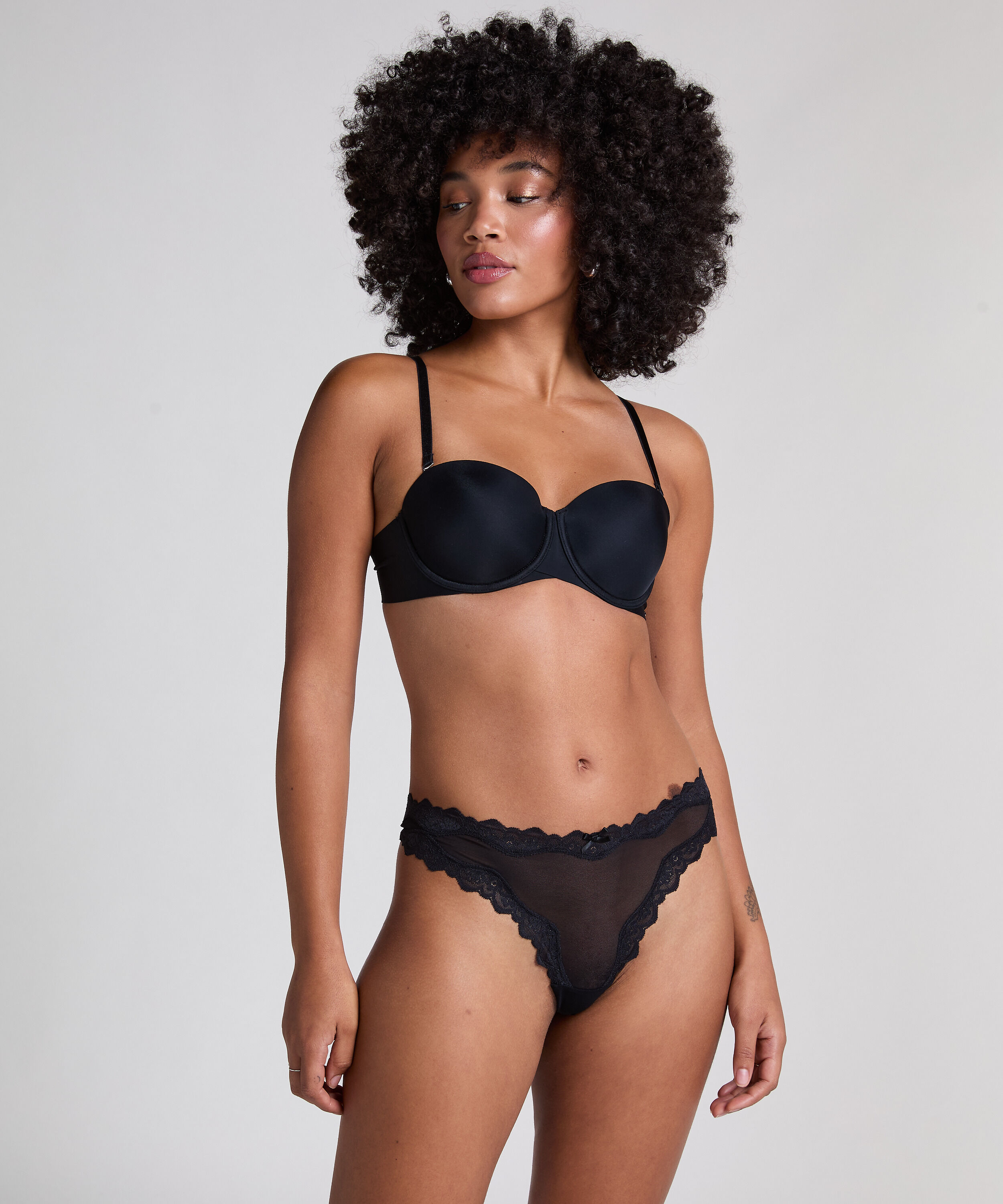 Hazel Thong, Black