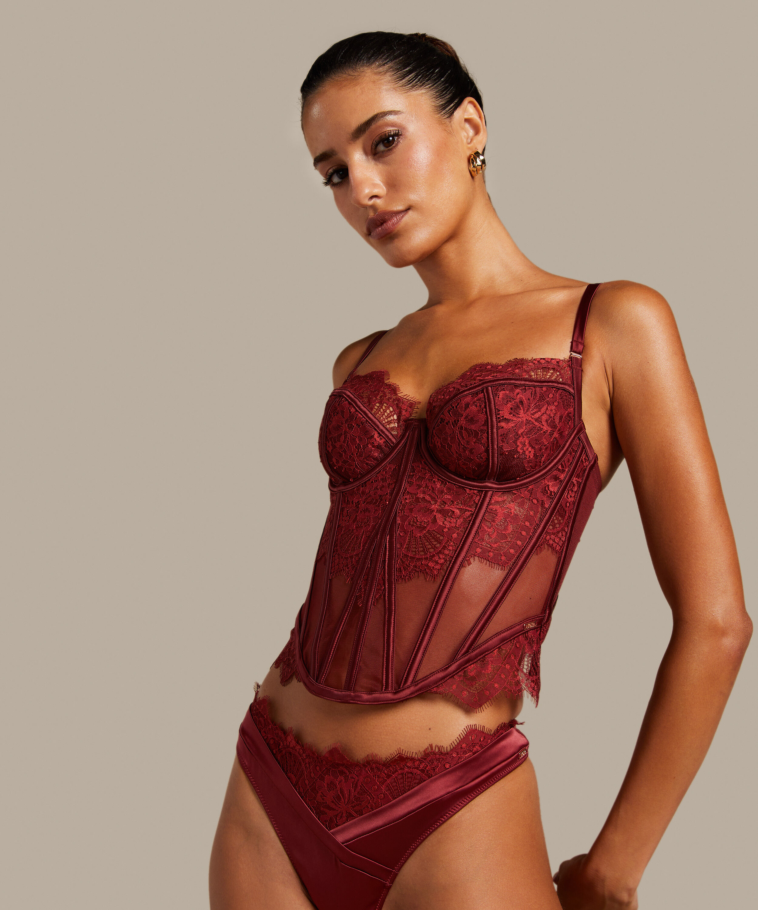 Zoe Bustier, Red