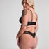 Juliette Thong, Black