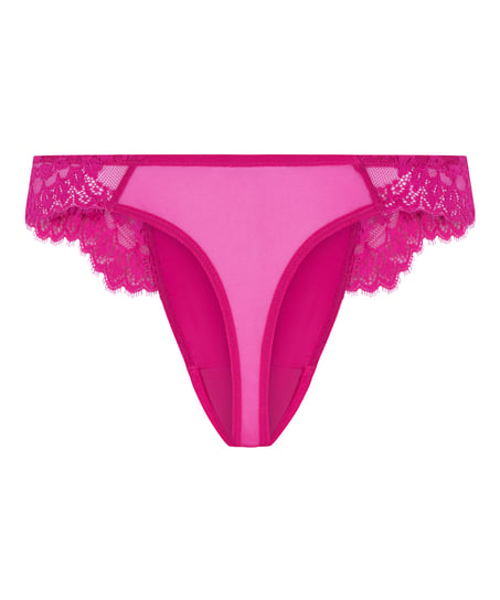 Daisy Thong, Pink