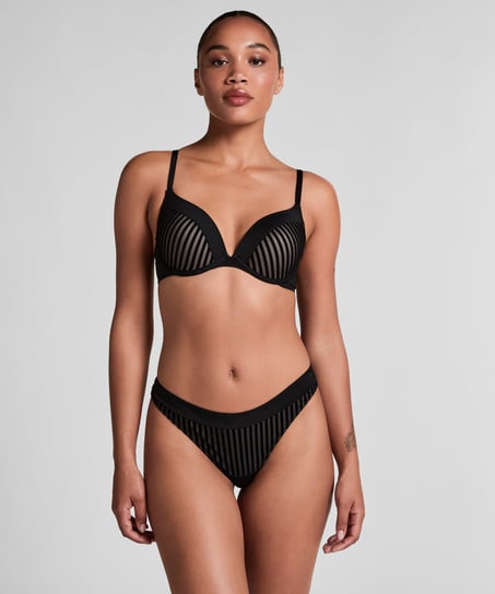 Pia thong, Black