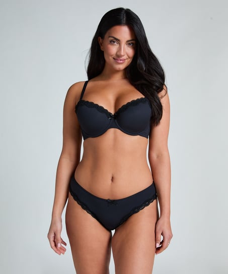 Lola Brazilian, Black
