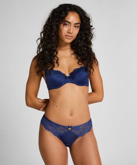 Liloye Cheekini, Blue