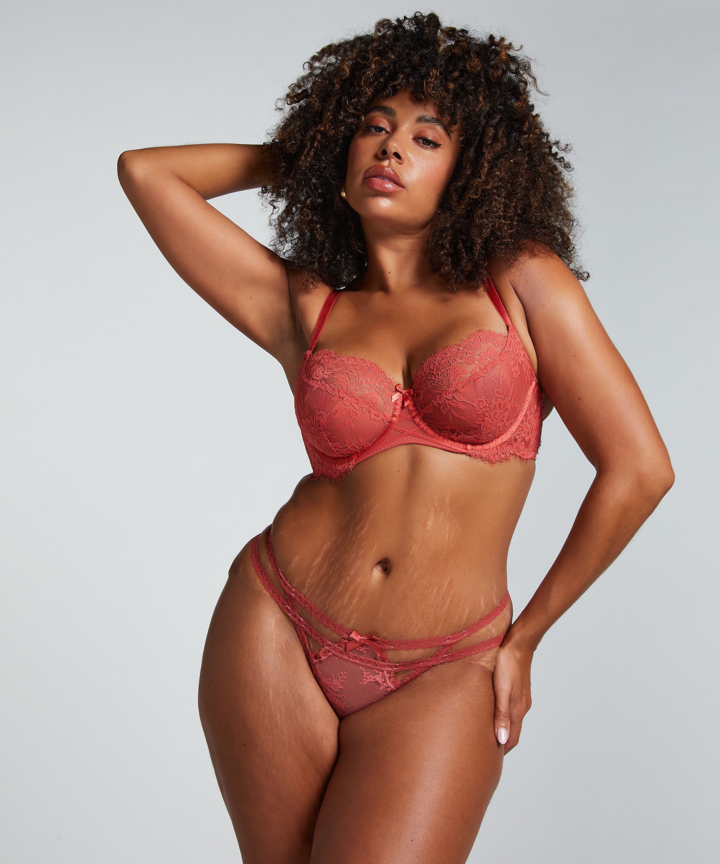 Irina Thong, Red