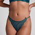 Isabelle Thong, Blue