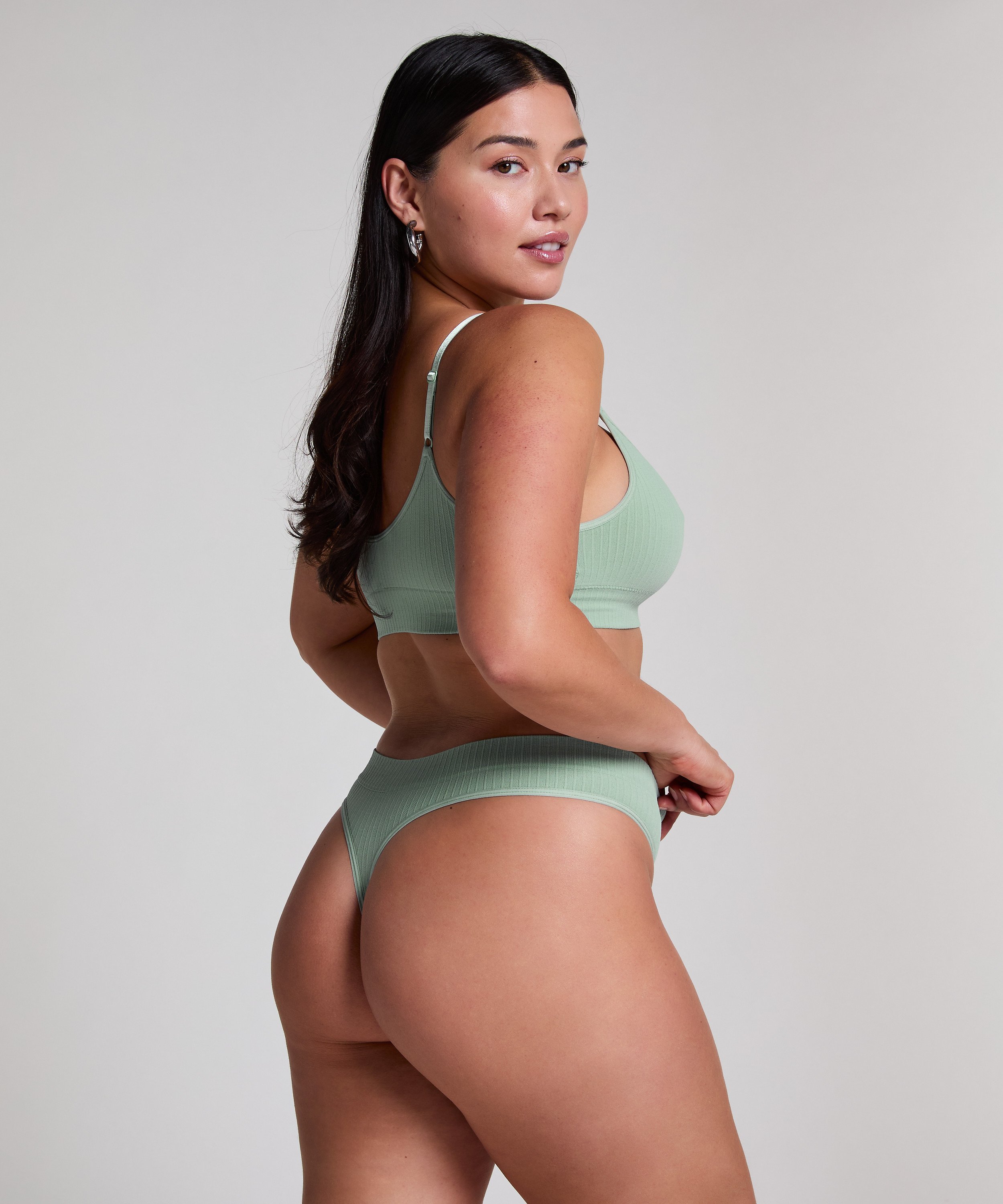 Dianne Bralette, Green, main