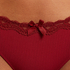 Lola Thong, Red