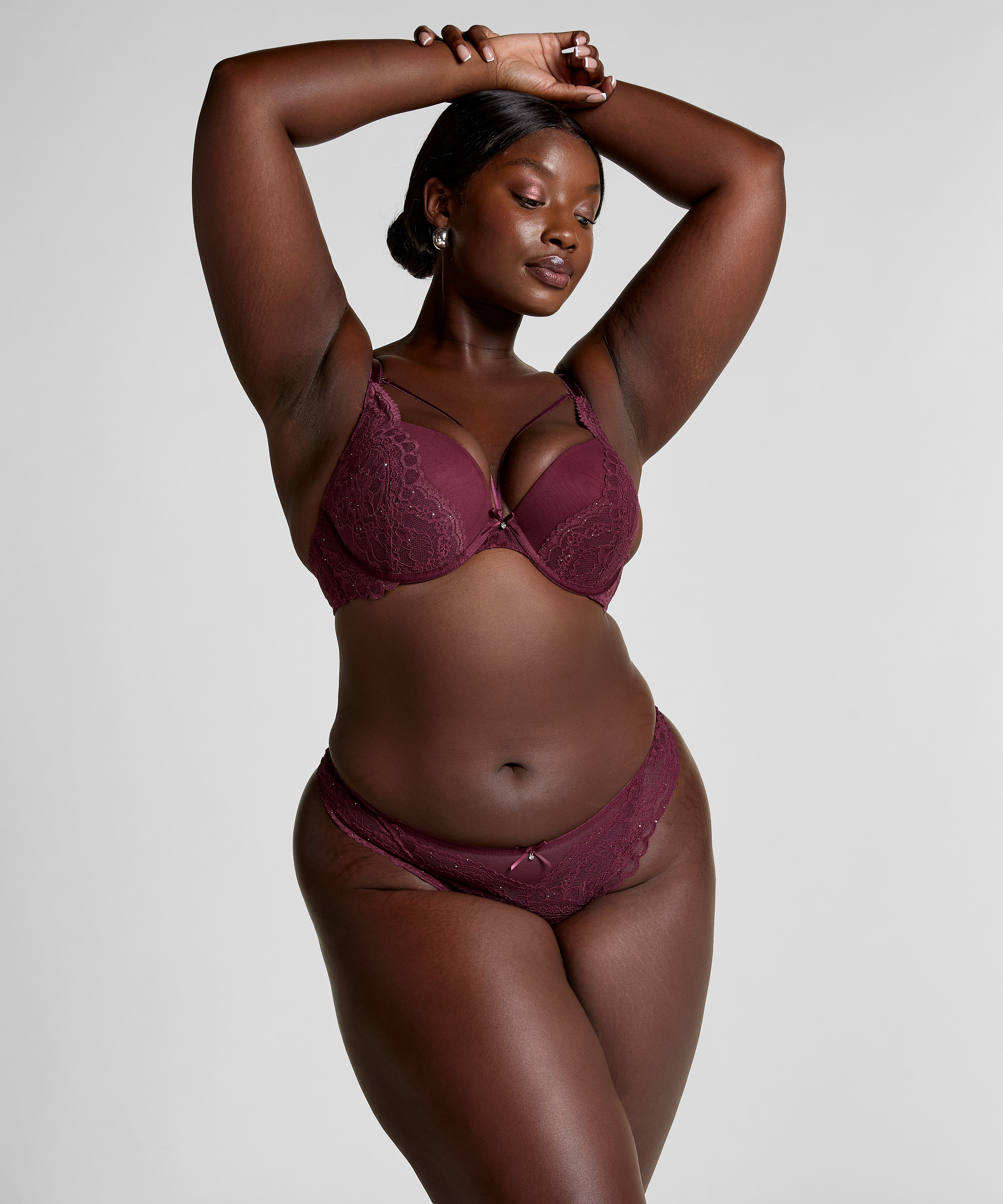 Isadora Thong, Red, main