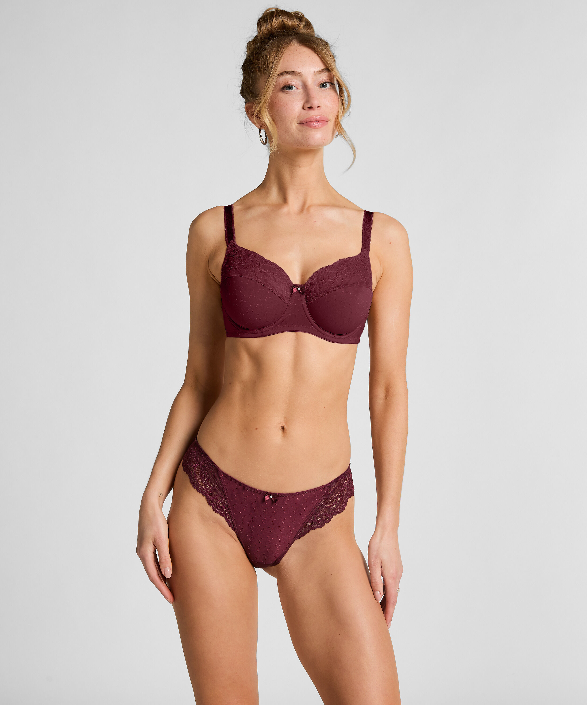 Sophie Thong, Red