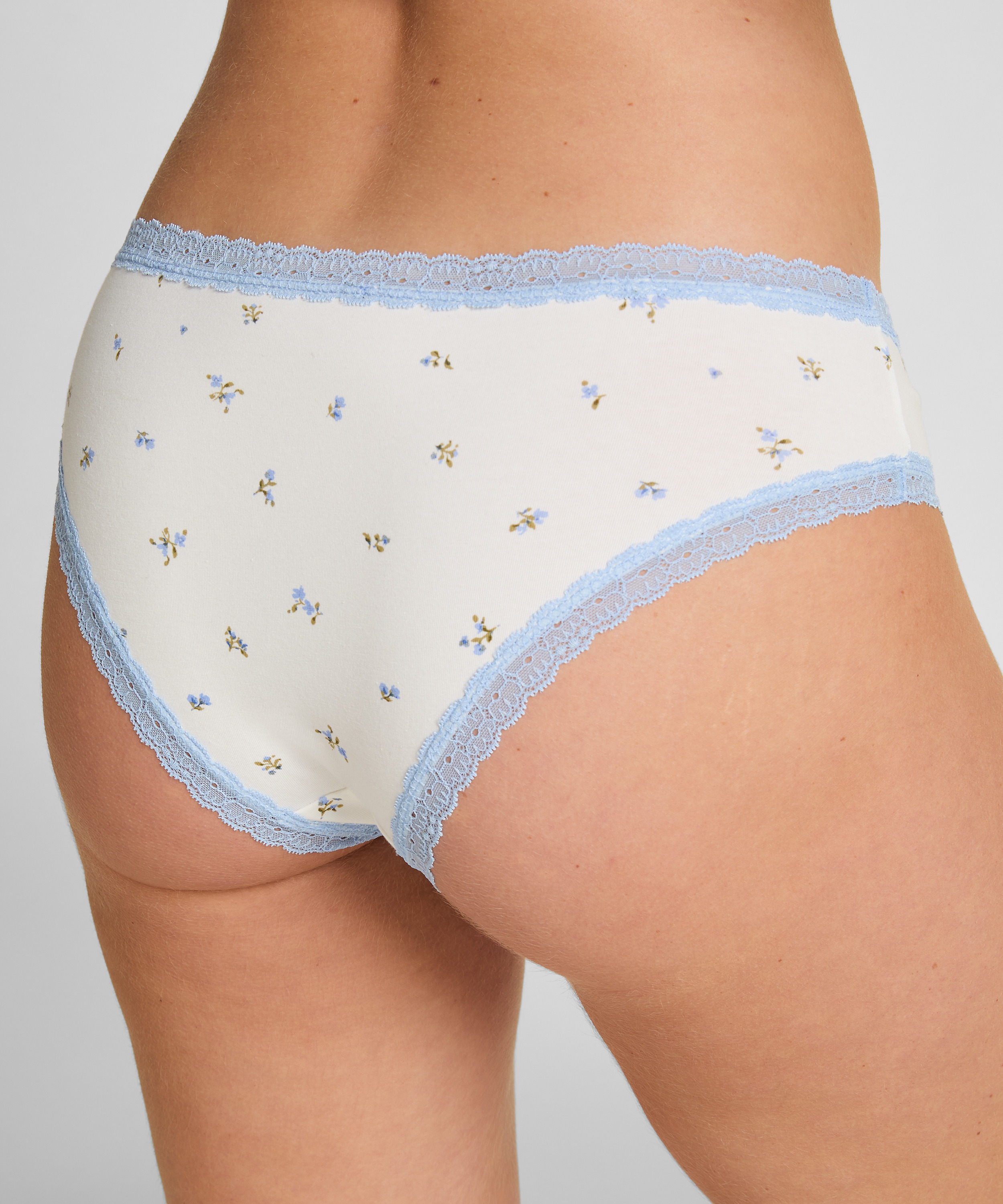 Georgia Brazilian, White, main