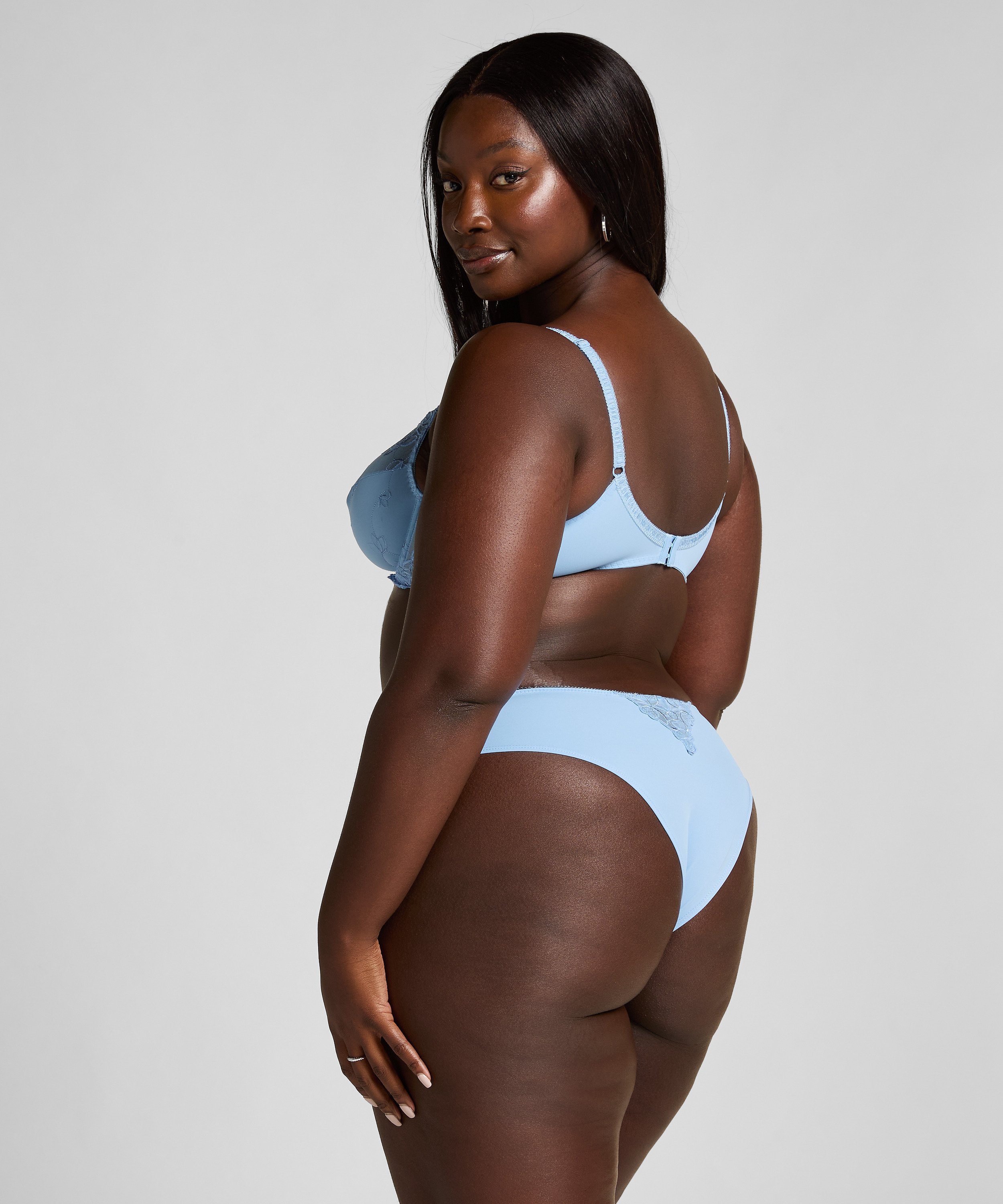 Brazilian Diva, Blue, main