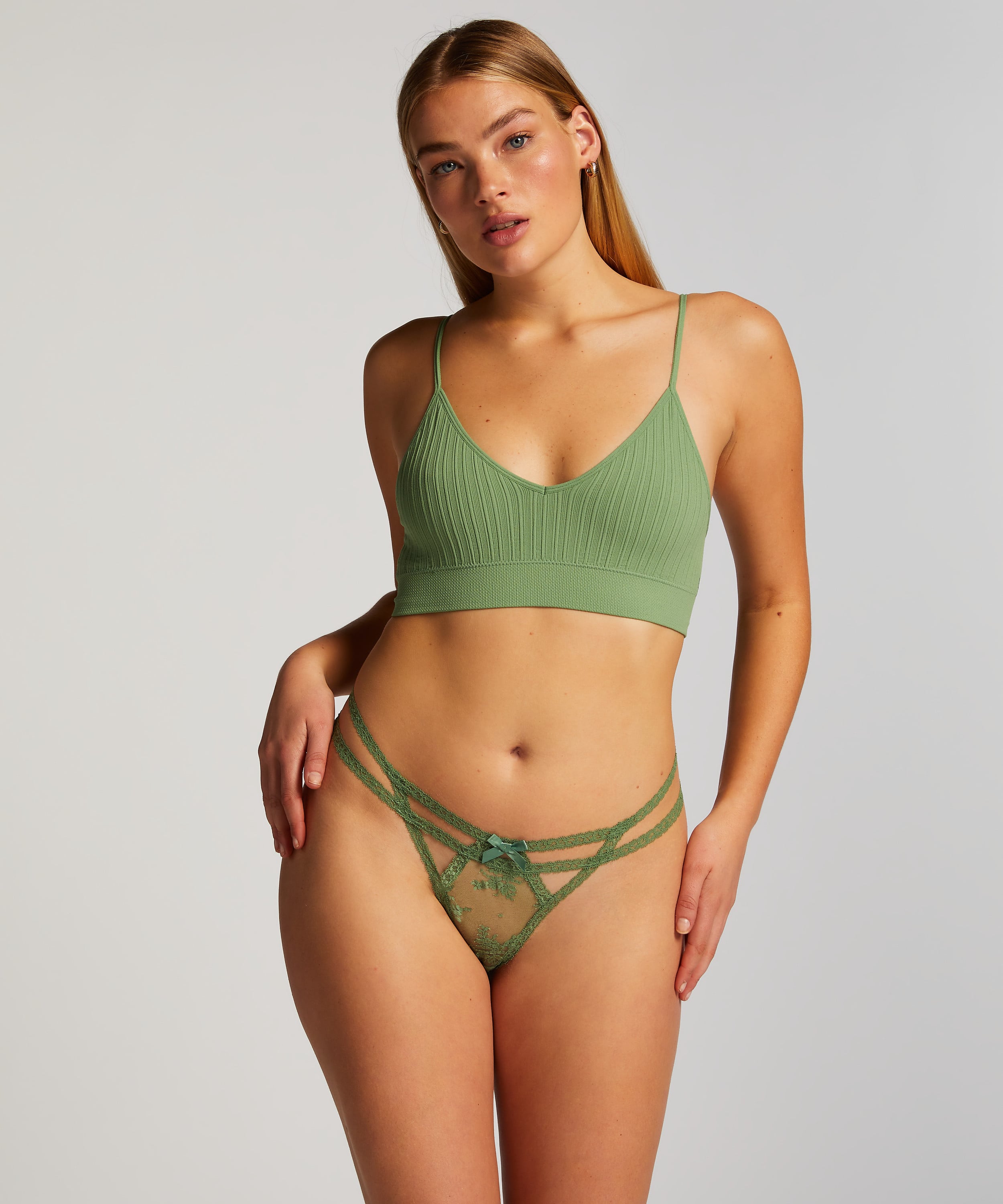 Irina Thong, Green, main