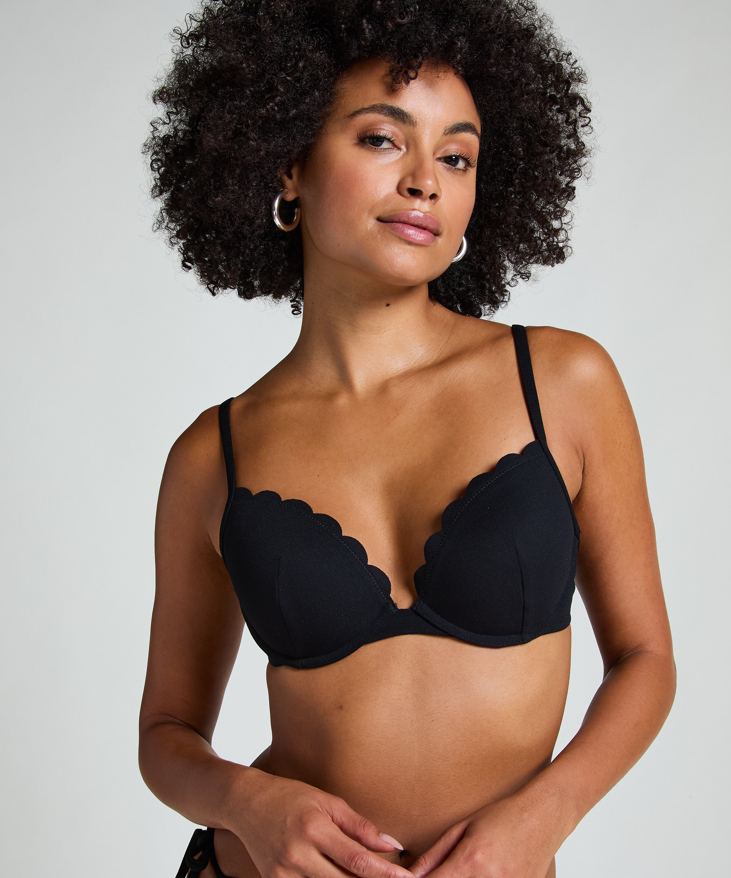 Scallop padded underwired bikini-top, Black, main