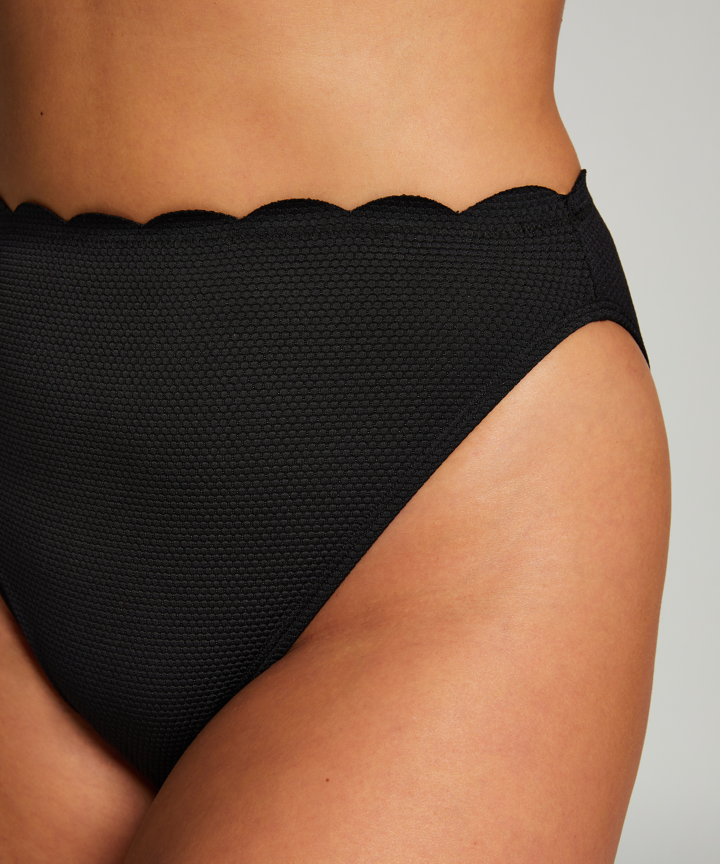High-cut Scallop bikini bottoms, Black, main