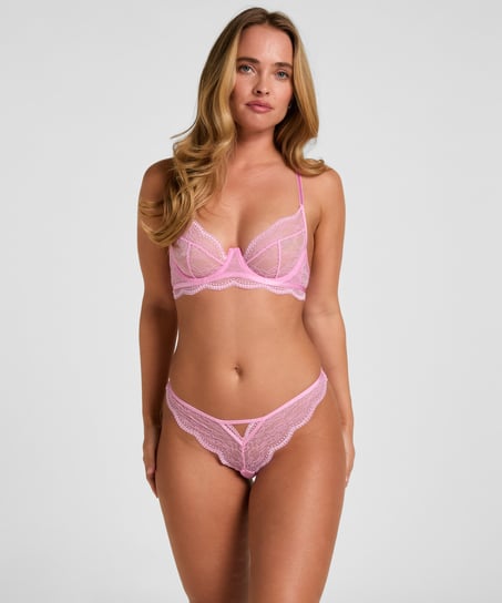 Isabelle Cheekini, Pink