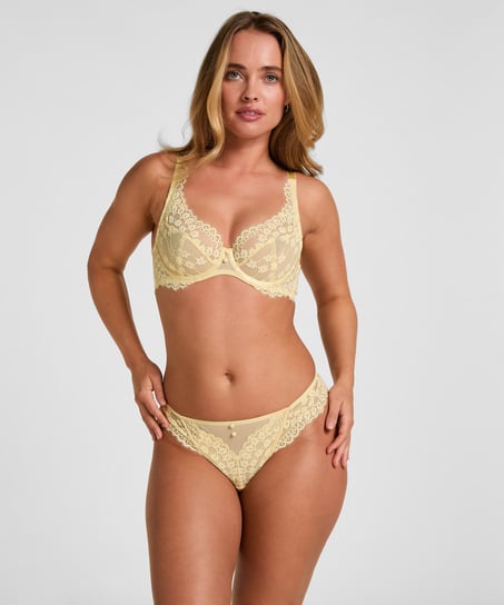 Daisy Thong, Yellow