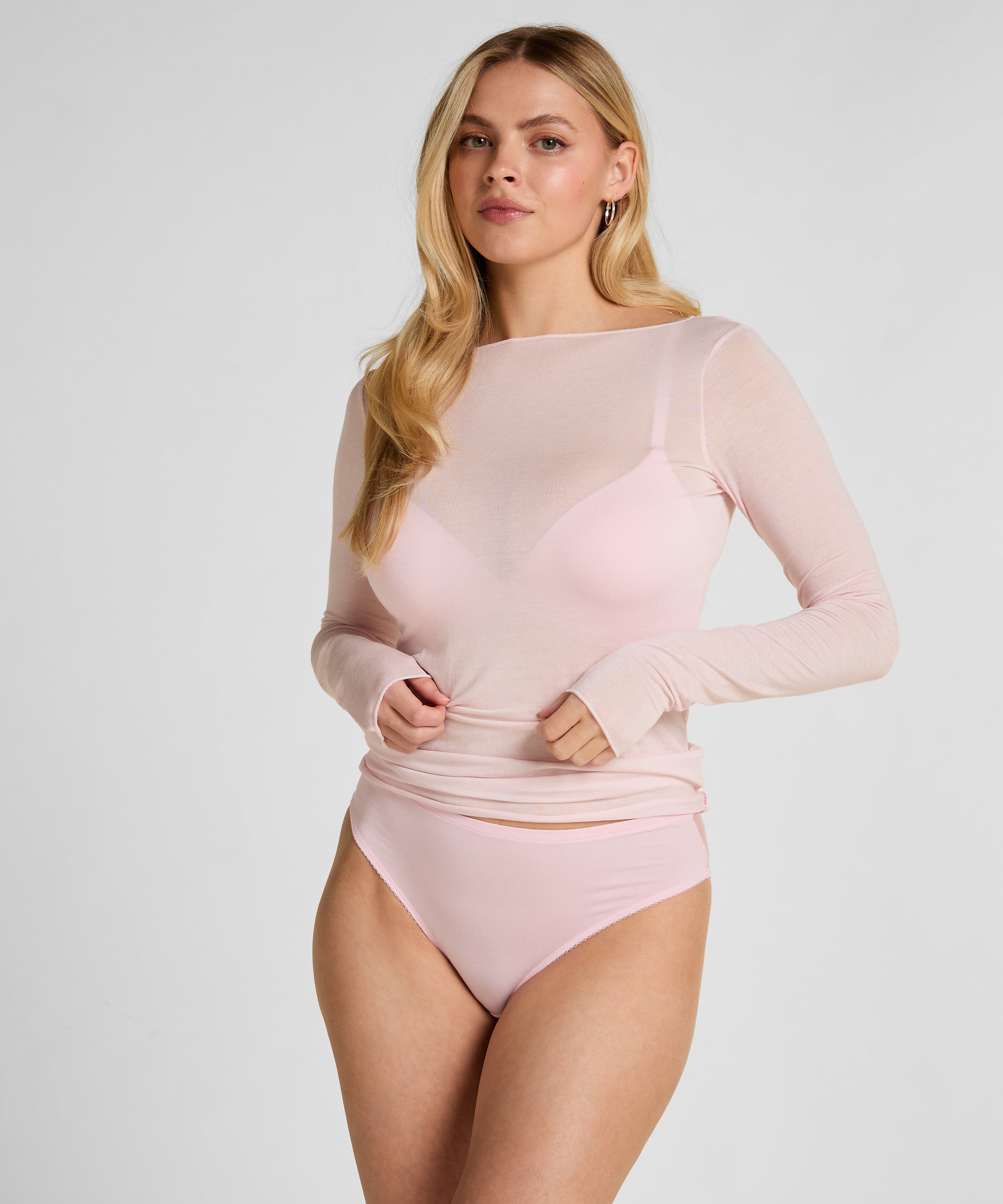 Alex Brazilian, Pink, main